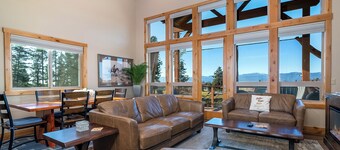 Dog Friendly Luxury Townhome on Golf Course