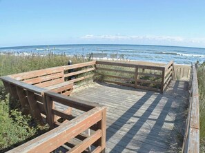Property grounds - Charming Oceanfront retreat (Kill Devil Hills)