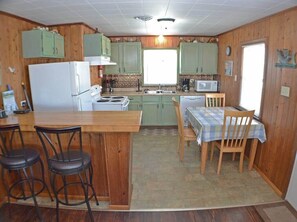 Fridge, oven, stovetop, dishwasher