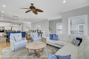 Smart TV - 6 10th Avenue by AvantStay | Steps to the Beach | Pool | 2691 sqft (Isle Of Palms)