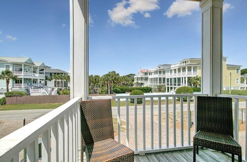 6 10th Avenue by AvantStay | Steps to the Beach | Pool | 2691 sqft