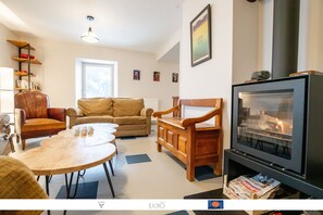 Fernseher, Videospiele, DVD-Player, Bücher