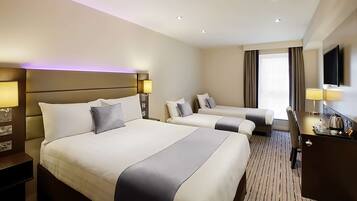 Family Room, 1 Double Bed, Non Smoking (with Sofabed) | Desk, free WiFi, bed sheets