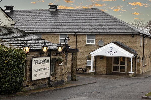 Exterior - Fortune Hotel Huddersfield M62 JCT24, Sure Collection by Best Western (Huddersfield)