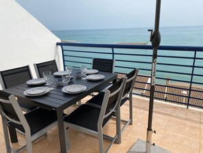 Unclassified image, 2 of 25, button