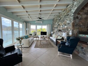 智能電視、書籍