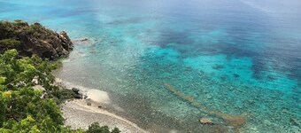 Spectaculaire villa de bord de mer / plage privée plongée au tuba, lever / coucher de soleil, un spa