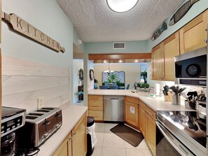 Kühlschrank, Mikrowelle, Ofen, Geschirrspüler