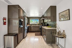 Fridge, oven, stovetop, dishwasher - Casa Azul - Mid-Century Oasis w/ Private Pool & Mountain Views (Palm Springs)