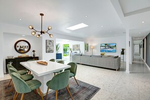 Interior - Casa Azul - Mid-Century Oasis w/ Private Pool & Mountain Views (Palm Springs)