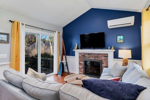 Smart TV, fireplace - Newly updated 3bdrm Dennis Port home 1.5 blocks to the beach! (Dennis)