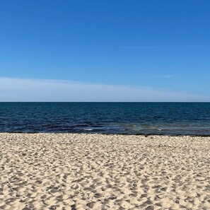 Beach nearby - Newly updated 3bdrm Dennis Port home 1.5 blocks to the beach! (Dennis)