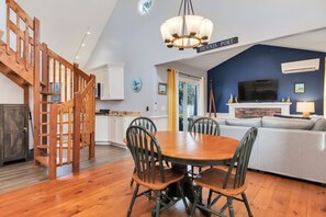 Interior - Newly updated 3bdrm Dennis Port home 1.5 blocks to the beach! (Dennis)