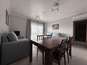 Appartement Deluxe, accessible aux personnes à mobilité réduite, salle de bains attenante | Restauration