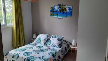 2 habitaciones, tabla de planchar con plancha y cuna de viaje