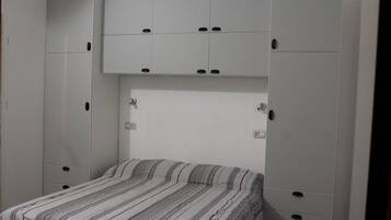 1 bedroom, desk, free WiFi, bed sheets