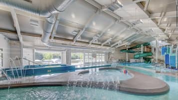 Piscine couverte, piscine extérieure