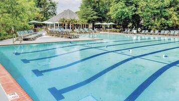 Piscine couverte, piscine extérieure