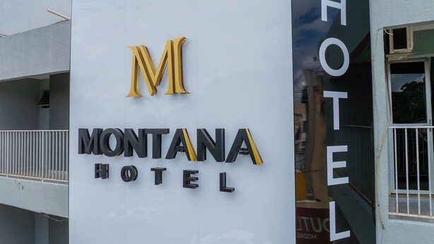 A sign for the Montana Hotel with a prominent 'M' logo and the hotel's name. - Hotel Montana by Bsb Inn (Nucleo Bandeirante)