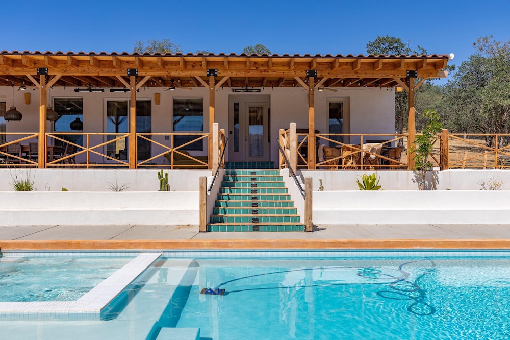 Ranch Retreat Getaway with Pool, Hot Tub & entire ranch to explore!