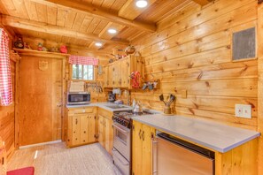 冰箱、微波炉、烤箱、炉灶