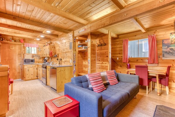 壁炉、书、立体声音响