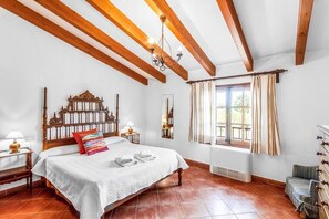 3 slaapkamers, reisbedje, wifi