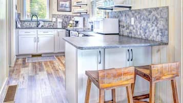 Réfrigérateur, micro-ondes, four, lave-vaisselle