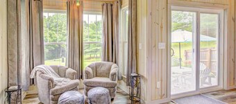 Heart of the Hocking Hills centrally located to hiking trails, lake and shopping