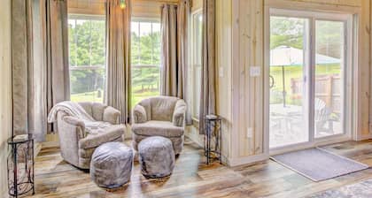 Heart of the Hocking Hills centrally located to hiking trails, lake and shopping