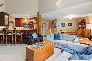 TV, fireplace, DVD player, books - Spacious 3BR | Walk to Village & Lake | Quiet Location | Hot Tub Access | Managed by Aloha Whistler (Whistler)