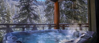SKI IN/OUT | Spacious 4BR | Private Hot Tub | Double Garage | Managed By Aloha Whistler