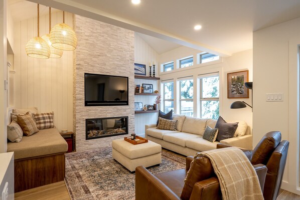 TV, fireplace