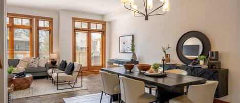 المنشأة من الداخل