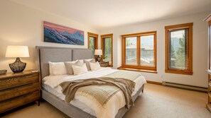 3 quartos, ferros/tábuas de passar roupa, Wi-Fi, roupa de cama