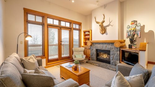 Ski-In/Ski-Out | Private Hot Tub | Garage | Mountain Views | Managed by Aloha Whistler