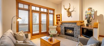 Ski-In/Ski-Out | Private Hot Tub | Garage | Mountain Views | Managed by Aloha Whistler