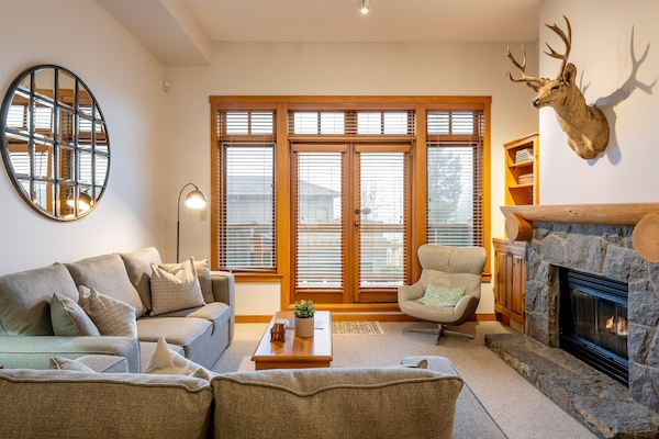 Main Floor - Living Room With Gas Fireplace & Queen Sofabed