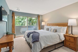2 bedrooms, iron/ironing board, free WiFi, bed sheets - Spacious 2BR | Steps from Village | Shared Hot Tub | Free Parking | Managed by Aloha Whistler (Whistler)