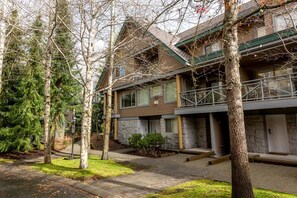 Exterior - Spacious 2BR | Steps from Village | Shared Hot Tub | Free Parking | Managed by Aloha Whistler (Whistler)