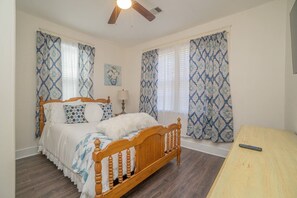 2 chambres, fer et planche à repasser, Wi-Fi gratuit, draps fournis