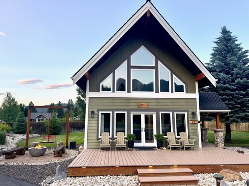 King Beds • Hot Tub • Views • Fire Pit • Fast WiFi