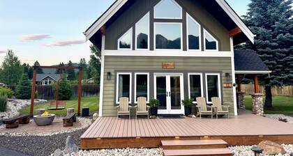 King Beds • Hot Tub • Views • Fire Pit • Fast WiFi