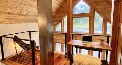 King Beds • Hot Tub • Views • Fire Pit • Fast WiFi