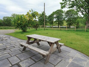 Outdoor dining - 3 bedroom accommodation in Tregaron (Tregaron)