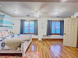 1 slaapkamer, een strijkplank/strijkijzer, wifi, beddengoed