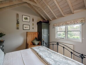 1 bedroom, free WiFi, bed sheets - 1 bedroom accommodation in Ashford (Ashford)