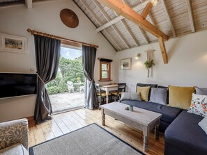 Living area - 1 bedroom accommodation in Ashford (Ashford)