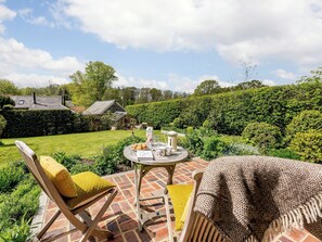 Outdoor dining - 1 bedroom accommodation in Ashford (Ashford)