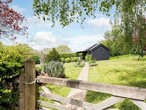 Property grounds - 1 bedroom accommodation in Ashford (Ashford)